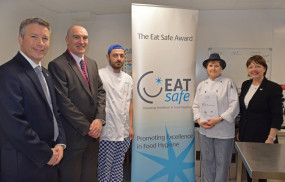 Councillors present staff with Eat Safe award