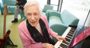 Veteran with sight loss plays the piano
